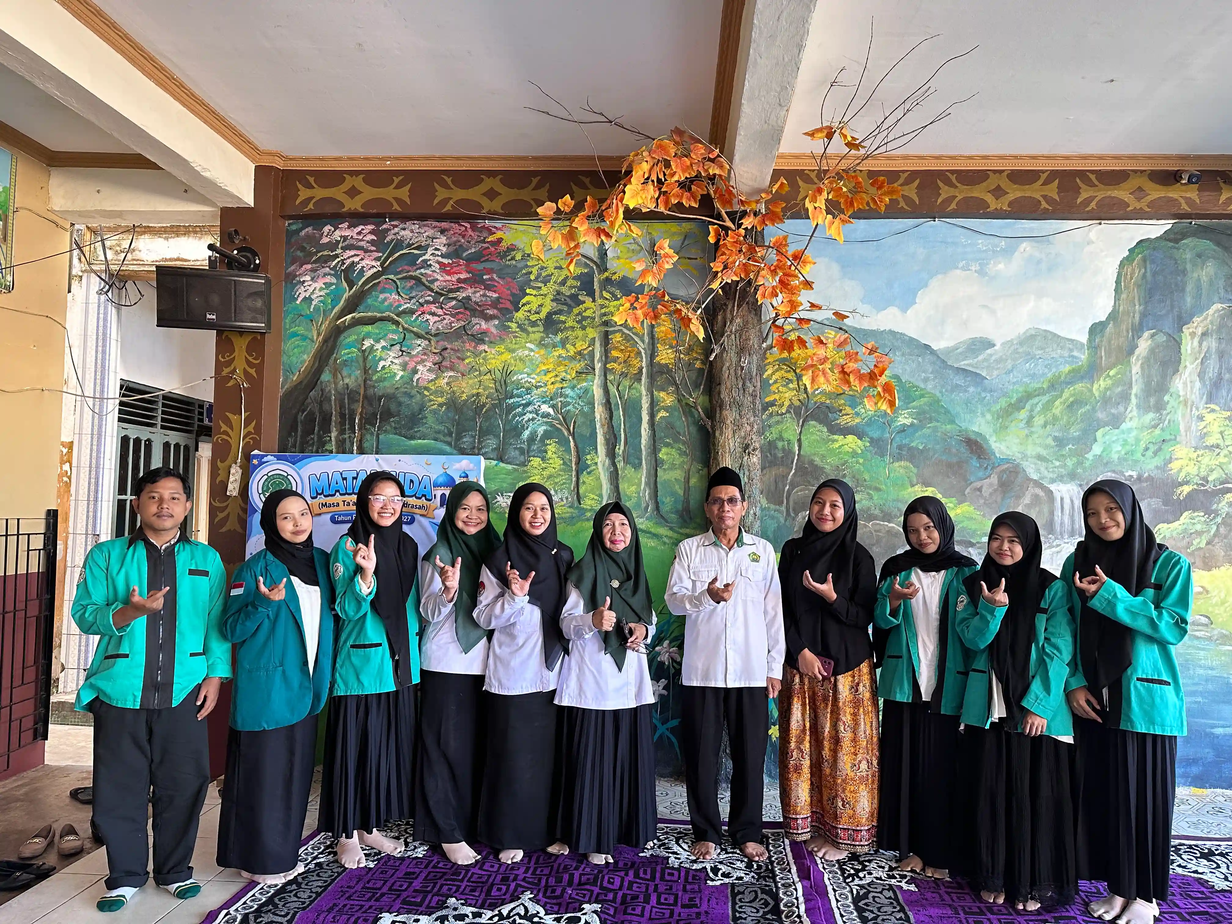 Perkuat Kompetensi Administrasi, Enam Mahasiswa PGMI UIN Palangka Raya Magang di MI Fathul Iman