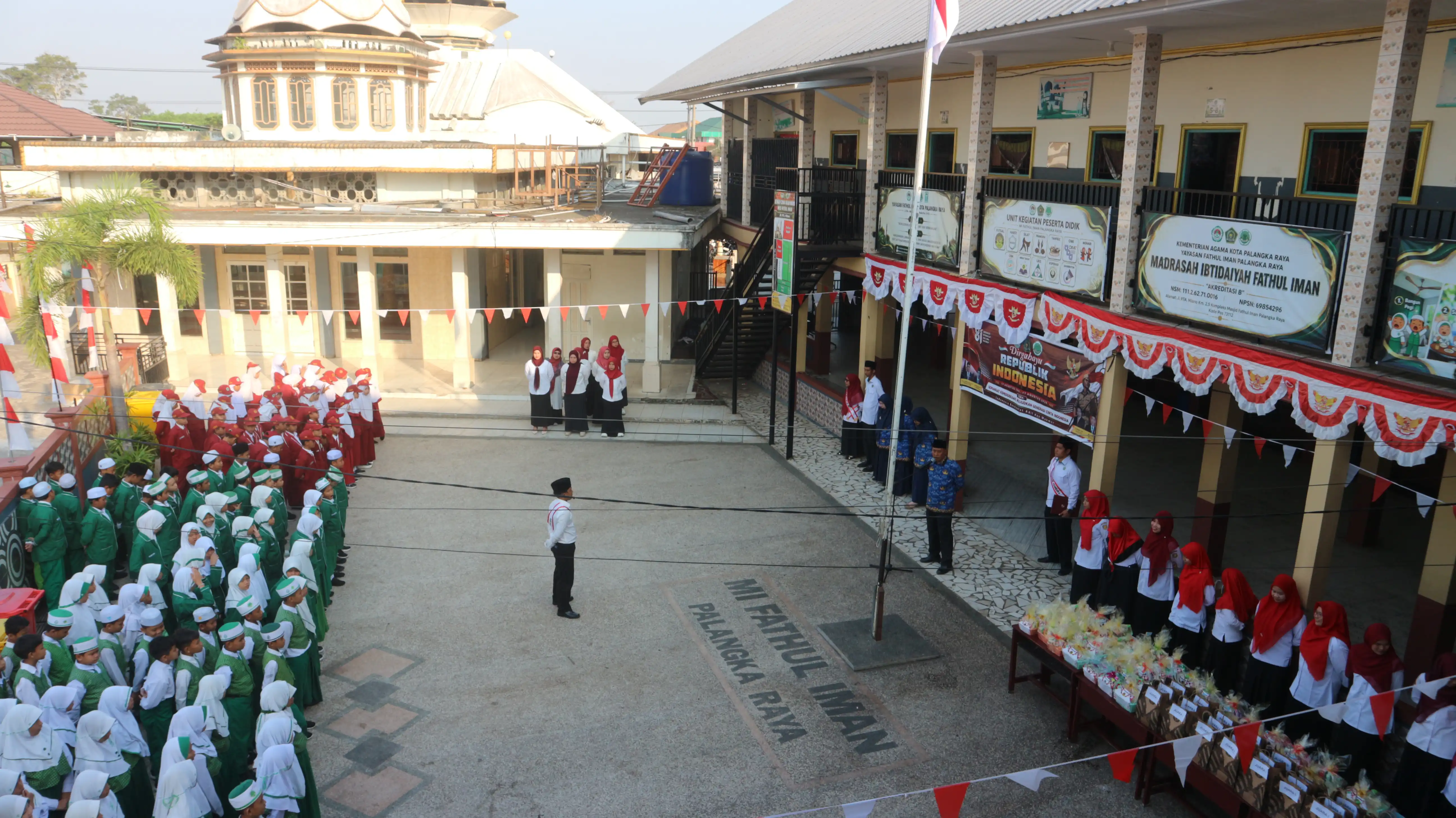 Semarak HUT Ke-81 RI, MI Fathul Iman Gelar Upacara dan Pembagian Hadiah Lomba